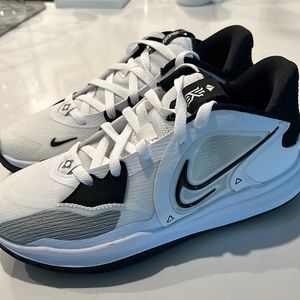 Nike Kyrie Low 5 TB basketball shoes